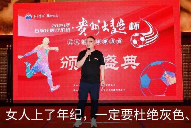 女人上了年纪，一定要杜绝灰色、棕色，换成这些“年轻色”更高级